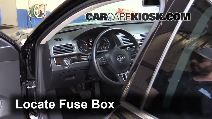 2015 Volkswagen Passat SEL Premium 3.6L V6 Fusible (interior)